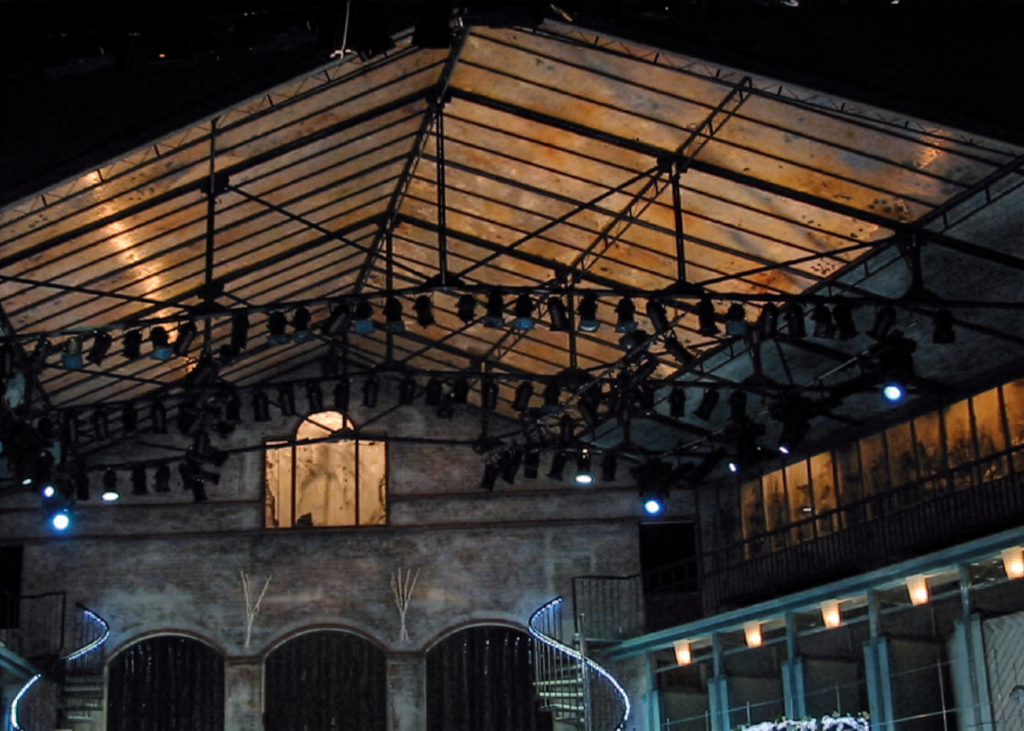 Decor de La Traviata ©Andrea Oliva : Teatro Communale di Bologna